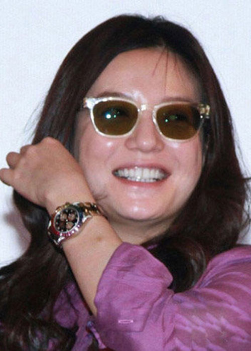 Gương mặt của nữ diễn viên tròn trịa, ngấn mỡ vì cô tăng cân đáng kể. Ảnh: Sina