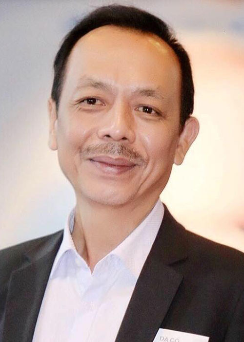 Tại Nhà hát kịch Sân khấu nhỏ, Thanh Hoàng đảm nhận nhiều vai trò: diễn viên, đạo diễn, giám đốc, biên kịch. Ảnh: FBNV