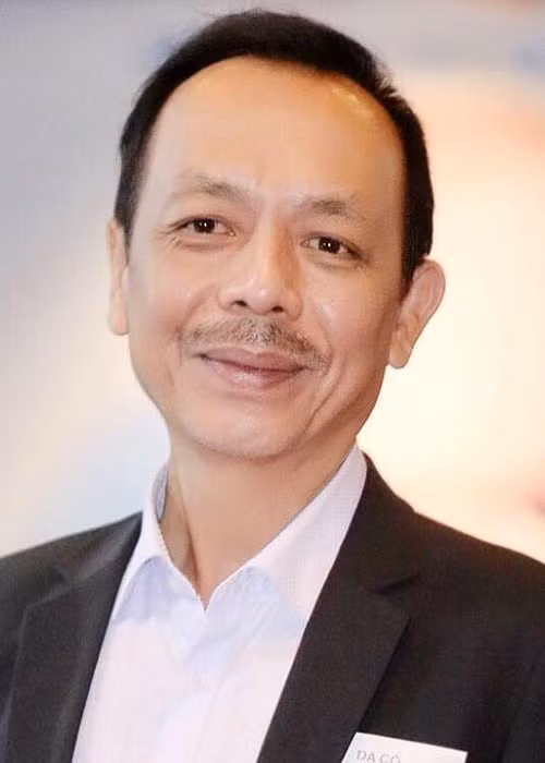 Tại Nhà hát kịch Sân khấu nhỏ, Thanh Hoàng đảm nhận nhiều vai trò: diễn viên, đạo diễn, giám đốc, biên kịch. Ảnh: FBNV