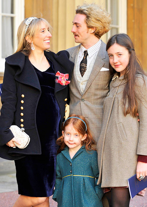 Năm 2012, cặp đôi hơn kém nhau đến 23 tuổi này kết hôn, sau đó chào đón 2 cô con gái chào đời. Ảnh: Usweekly