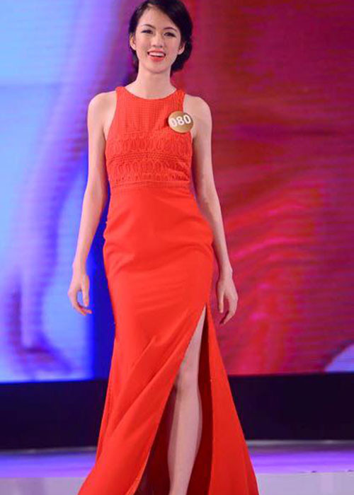 Năm 2016, nữ BTV của VTV lọt top 12 cuộc thi Hoa hậu Bản sắc Việt Toàn cầu. Ảnh: FBNV