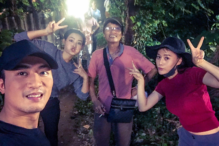 Trong "Quỳnh búp bê", Thanh Hương đóng vai cô gái làng chơi Lan còn Doãn Quốc Đam đảm nhận vai Cảnh bảo kê.