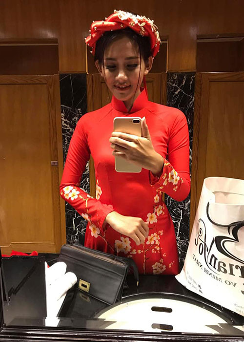 Hiện tại, Kim Phượng vẫn để con trai sống ở quê cùng mẹ đẻ tại Tiền Giang. Vì sợ điều tiếng, cô không dám về quê thăm con và gia đình. Ảnh: FBNV Xem clip "Kim Phượng nói gì sau khi tố bị hiếp dâm". Nguồn: VTC