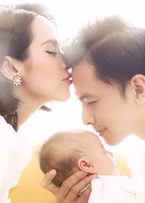 Con gái của cặp đôi sao Việt Tú Vi - Văn Anh tròn 3 tháng tuổi.