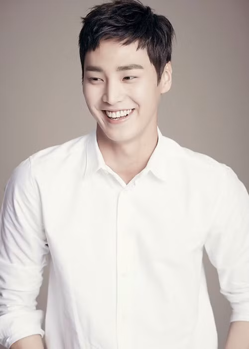 Lee Tae Hwan từng được chú ý kể từ vai nam thứ trong “Kiêu hãnh và định kiến”, “Quý ông trở lại” và “W”. Ảnh: Mk