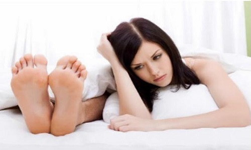 Vợ nằng nặc đòi nâng ngực để... giữ chồng (Ảnh minh họa)