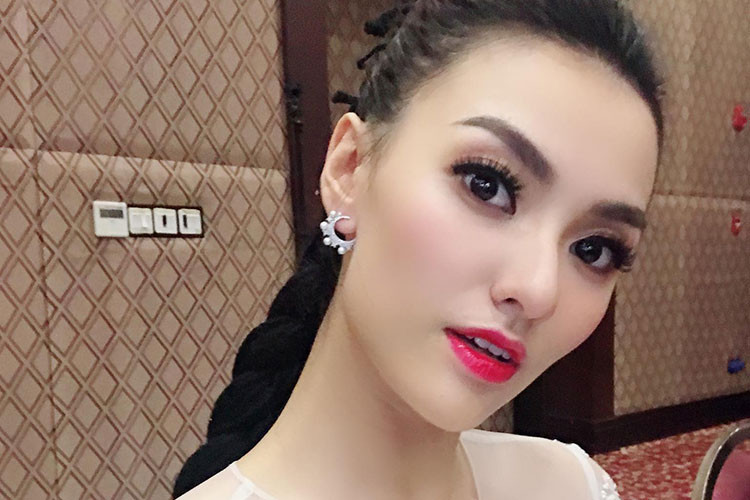 Hồng Quế tâm sự: “Mỗi người 1 cá tính, 1 tính cách riêng. Và chẳng ai là hoàn hảo cả. Vậy nên đừng có biến họ thành 1 con người khác hoàn hảo quá! Khó lắm nên bỏ qua đi”.