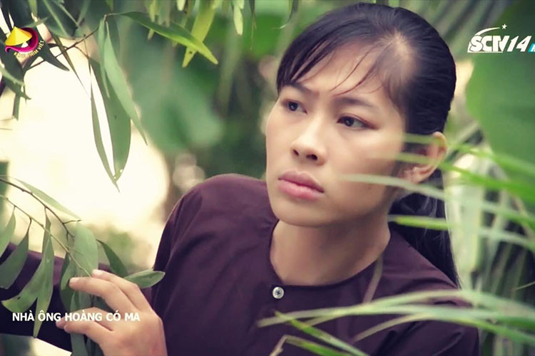 Thùy Trang tham gia diễn xuất nhờ từng có thời gian làm quản lý cho em gái. Đến nay, cô vẫn là cái tên rất nhờ nhạt.