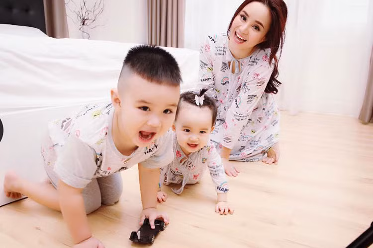 Vy Oanh diện đồ đôi cùng con gái và con trai.