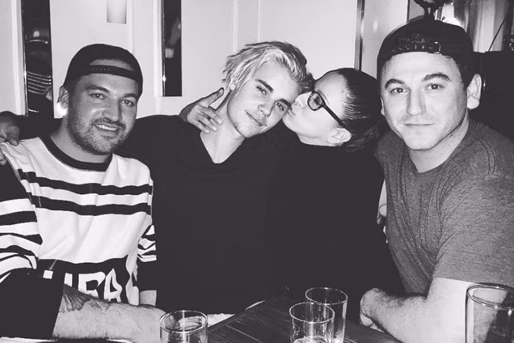 Từ bạn thân, Hailey hiện là vợ sắp cưới của Justin. Ảnh: theinquisitr