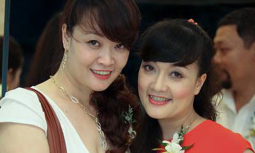 Vân Dung có người chị gái tên là Vân Trang. Chị gái và Vân Dung từng tham gia cuộc thi Hoa hậu báo Tiền Phong năm 1992.