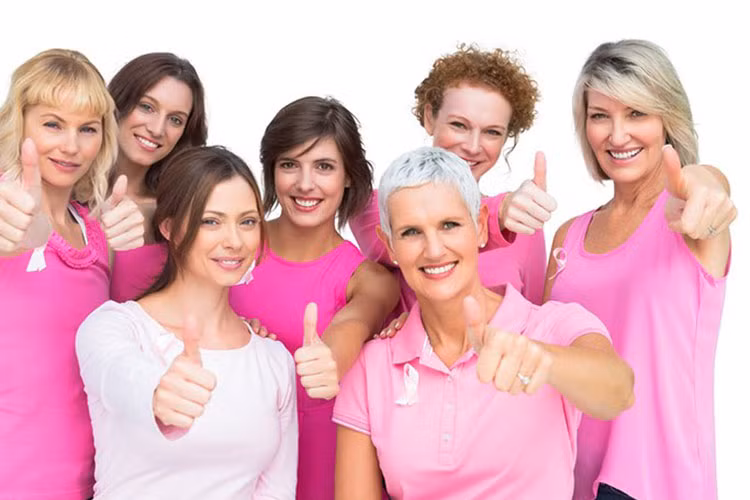 Kiểm tra mật độ mô vú: Đây là một trong những phương pháp khoa học mới để ngăn ngừa hoặc phát hiện sớm ung thư vú. Các mô mỡ ở ngực càng dày đặc thì càng khó phát hiện các khối u. Các nghiên cứu đã chỉ ra rằng, những phụ nữ có mật độ mô vú cao hơn, có nguy cơ bị ung thư vú cao gấp 6 lần. Vì vậy, nếu bạn có mật độ mô vú cao hơn, thì nên kiểm tra ung thư vú thường xuyên. Lịch sử sức khỏe của gia đình: Khi nói đến một số loại ung thư như ung thư vú, di truyền cũng đóng một vai trò quan trọng. Nếu những người thân như mẹ, bà, dì... bị ung thư vú thì người đó có nguy cơ mắc bệnh cao hơn. Vì vậy phải có các biện pháp tích cực để ngăn ngừa ung thư vú!