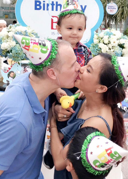 Tháng 9/2015, nữ diễn viên phim "Mùi ngò gai" hạ sinh cậu con trai Damian.