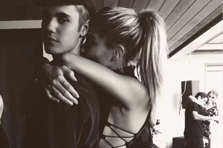 Chuyện tình cảm của Justin và Hailey được gia đình hai bên ủng hộ. Ảnh: FBNV