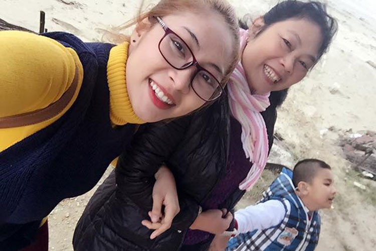 Thu Thảo từng bày tỏ ước mơ sẽ đưa bố mẹ đi du lịch nhiều nơi và xây một căn nhà cho bố mẹ. Ảnh: FBNV