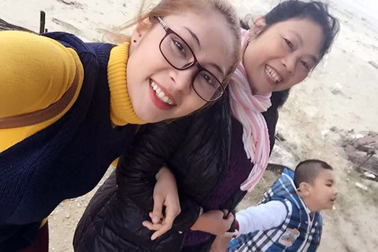 Thu Thảo từng bày tỏ ước mơ sẽ đưa bố mẹ đi du lịch nhiều nơi và xây một căn nhà cho bố mẹ. Ảnh: FBNV