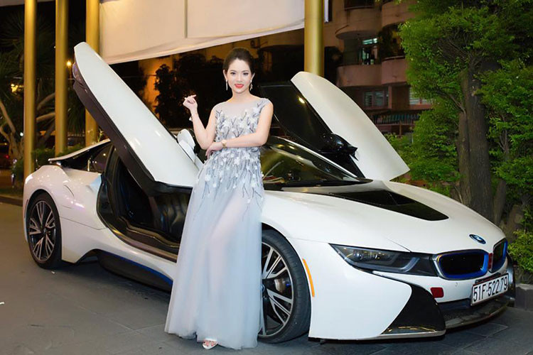 Không có hoạt động nghệ thuật nổi bật, Phạm Hoàng Yến được ít người chú ý. Ảnh FBNV