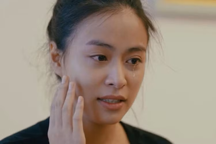 Hình ảnh Hoàng Thùy Linh khoe mặt mộc trong bộ phim "Ngày ấy mình đã yêu".