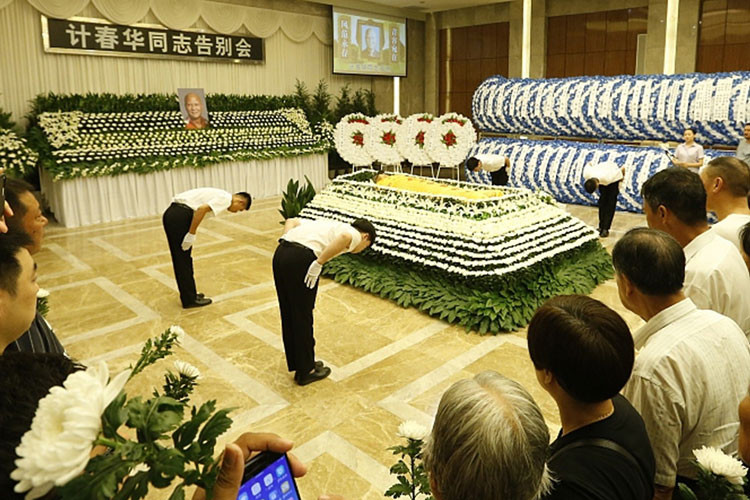 Cách đây 3 tháng, Kế Xuân Hoa phát hiện bị ung thư phổi giai đoạn cuối. Vốn kín tiếng, ông đã âm thầm đi chữa bệnh. Ảnh: Sina