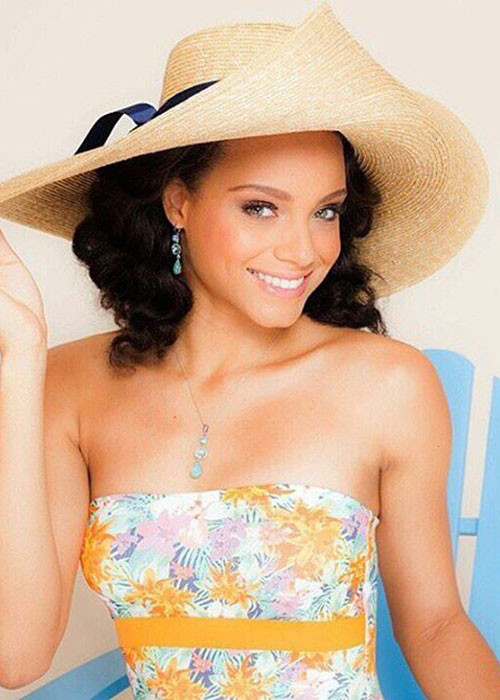 Alicia đang theo học ngành luật tại trường đại học French Guiana. Cô từng bày tỏ mong muốn bảo vệ những người gốc Phi bị phân biệt chủng tộc.