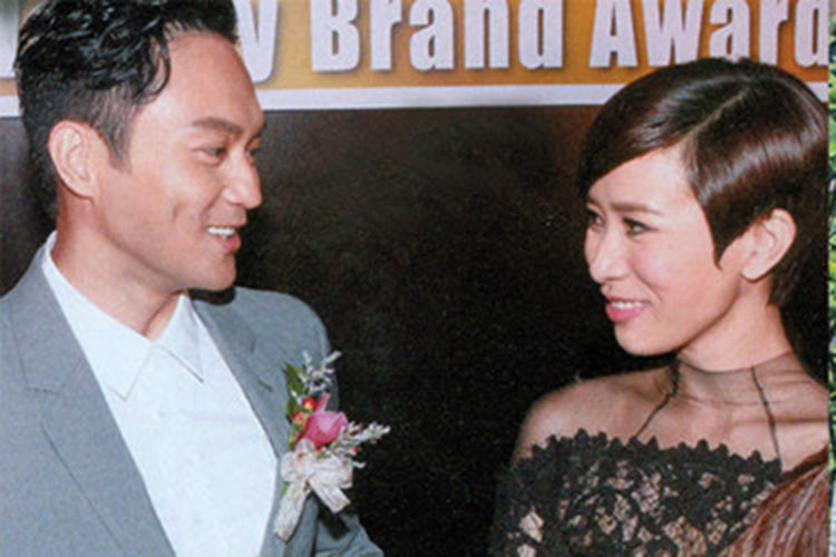 Trước khi đóng phim “Diên hi công lược”, Xa Thi Mạn cũng từng vướng lùm xùm. Hồi năm 2000, cô bị tin đồn phim giả tình thật với Trương Trí Lâm. Ảnh: On