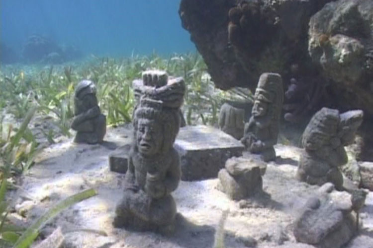 Bảo tàng dưới nước ở Monterroso (Honduras): Tại vịnh Sandy, ngoài khơi Honduras, khu vực biển Caribbean, những người thám hiểm và thợ lặn có thể khám phá lịch sử với những chiếc đồng hồ mặt trời tồn tại từ thế kỷ 17 hay những chiếc thuyền chiến Tây Ban Nha và di sản văn hóa có từ thời Maya.