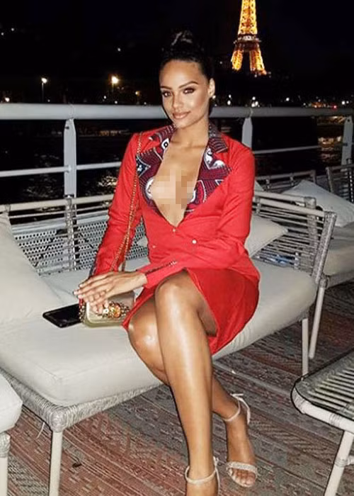 Bạn gái tin đồn của Kylian Mbappe sinh năm 1998. Sở hữu nhan sắc xinh đẹp, vóc dáng gợi cảm, cô đăng quang cuộc thi Hoa hậu Pháp 2016.