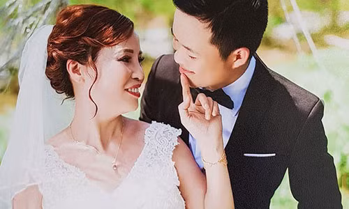 Chuyện tình lệch tuổi gây bão mạng xã hội ngày 6/7 vừa qua.