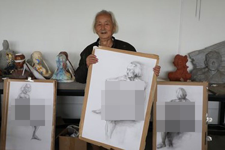 Ở tỉnh Tứ Xuyên (Trung Quốc), cụ ông 89 tuổi Vương Tử Trung làm người mẫu nude đã được 6 năm bất chấp sự phản đối của các con. Ảnh: VOV