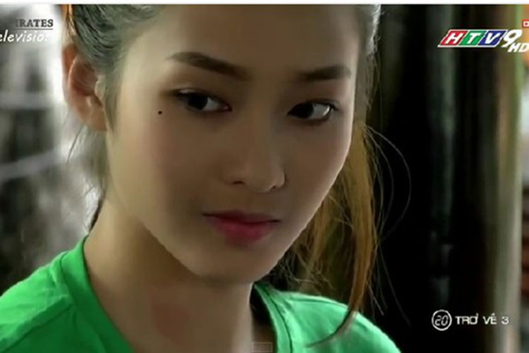 Năm 2013, Khả Ngân lấn sân đóng phim với vai diễn đầu tiên cũng là vai nữ chính trong bộ phim “Trở về 3”. Ảnh: chụp màn hình