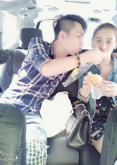 Trần Phi Hùng thường xuyên đưa đón Lâm Khánh Chi đi làm.