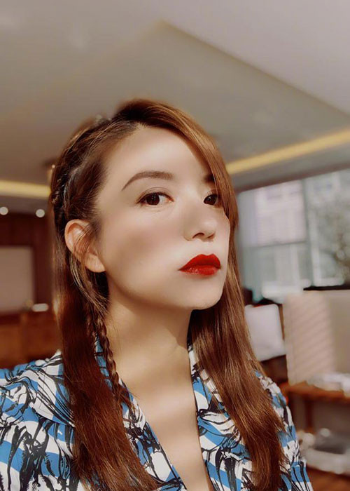 Nữ diễn viên cũng lột xác ngoạn mục về phong cách thời trang. Ảnh: Instagram