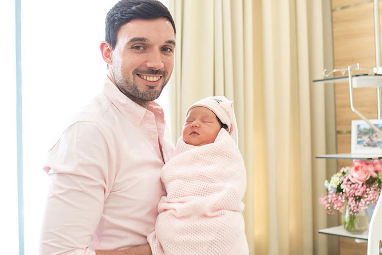 Theo lời ông xã của Hà Anh, bé Myla vừa giống bố vừa giống mẹ.