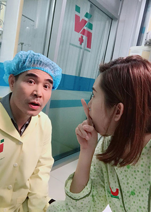 Trên phim trường “Gạo nếp gạo tẻ”, Thúy Ngân và Trung Dũng khá thân thiết. Ảnh: FBNV