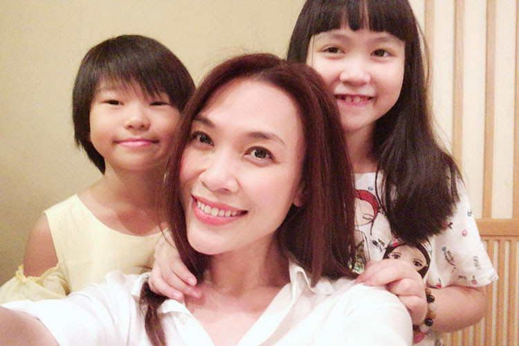 Mỹ Tâm vui vẻ bên các cháu ngày cuối tuần.