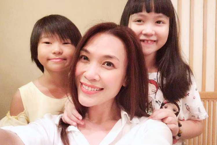 Mỹ Tâm vui vẻ bên các cháu ngày cuối tuần.