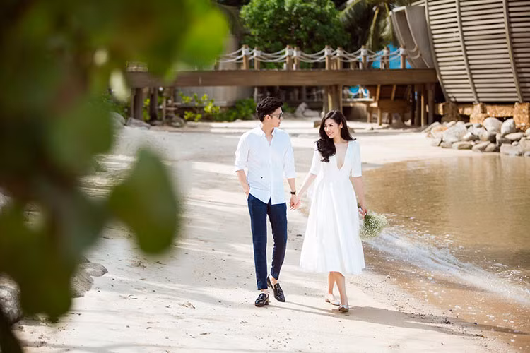 Chuyện tình giữa Tú Anh và Gia Lộc được gia đình hai bên hết mực ủng hộ.