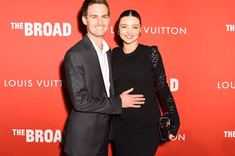 Sau đám cưới, Miranda nhanh chóng mang bầu. Tháng 5/2018, cô hạ sinh con trai Hart - đặt tên theo ông nội của Evan. Ảnh: Mirror