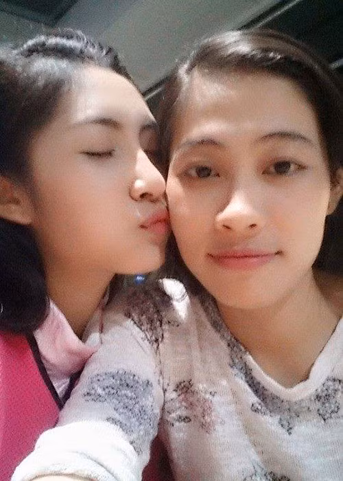 Trước khi bất hòa, hai chị em Đặng Thu Thảo có mối quan hệ rất thân thiết. Sau khi Đặng Thu Thảo đăng quang Hoa hậu Đại dương 2014, Thùy Trang đã làm quản lý cho em gái.