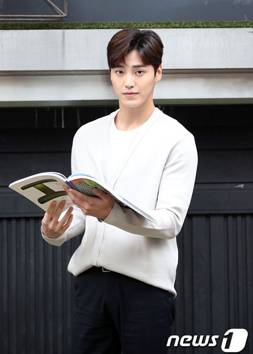 Lee Tae Hwan sinh năm 1994, là thành viên của nhóm nhạc xứ Hàn 5urprise ra mắt vào năm 2013. Ảnh: News1