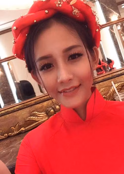 Làm việc vất vả nhưng Kim Phượng có thêm thu nhập trang trải cuộc sống và động lực để theo đuổi vụ kiện họa sĩ Ngô Lực. Ảnh: FBNV