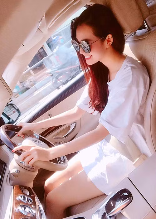 Khánh My cho rằng hạnh phúc là trong tâm hồn, không phải cố tỏ ra là đang hạnh phúc.