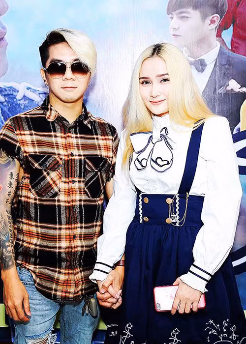 Từ khi công khai hẹn hò, Khánh Đơn vốn không ít lần dành lời ngọt ngào cho bạn gái Huỳnh Như. "Có 2 điều anh không thể đánh mất đó là em và tình yêu của em", anh từng viết.