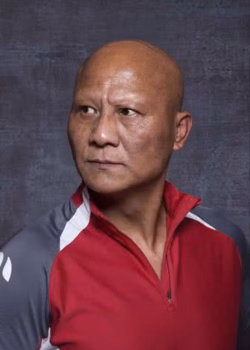 Trái ngược với hình tượng ác độc trên màn ảnh, đời thường, Kế Xuân Hoa rất thân thiện, giản dị. Những năm gần đây, ông lui về ở ẩn và dạy võ ở Hàng Châu. Ảnh: Sohu