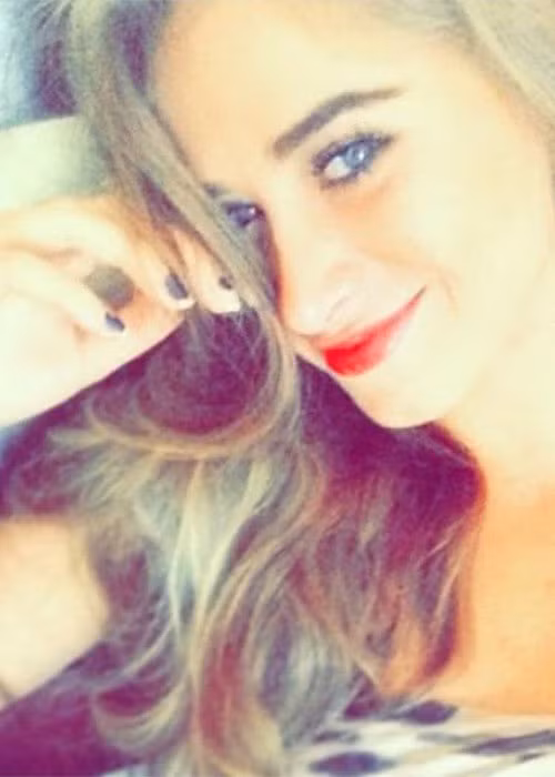 Giữa tin đồn đính hôn với Paul, gần đây, nữ người mẫu bị bắt gặp đeo chiếc nhẫn kim cương ở ngón áp út. Ảnh: Instagram