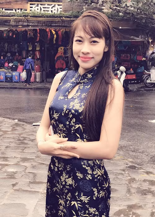 So với em gái là hoa hậu, Thùy Trang xinh đẹp, trẻ trung không kém.