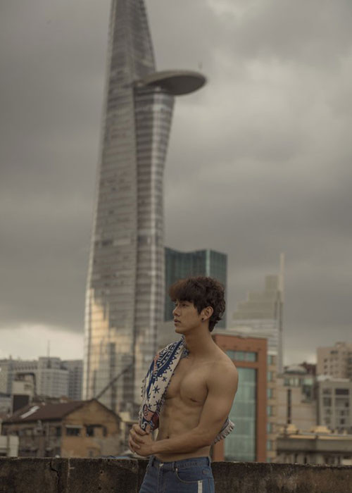 So với các mỹ nam xứ Hàn, Song Luân điển trai không kém cạnh. Ảnh: Saostar