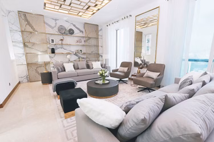 Hiện tại cả hai thuê nhà ở với giá 25.500 USD/tháng, tương đương khoảng 600 triệu đồng. Đó là khu nhà ở Repulse Bay với tiện nghi hiện đại, nội thất sang trọng, an ninh bảo mật cao. Trong khi đó, hồi tháng 6 năm nay, Thư Kỳ vừa chi hơn 16 triệu USD mua căn hộ thông tầng ở khu Mid Level West (Hong Kong) có tổng diện tích khoảng 277 mét vuông nhưng không ở, chỉ để cho thuê.