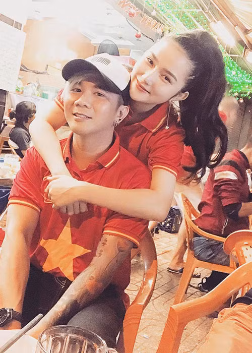 Khánh Đơn và Huỳnh Như gắn bó trong cuộc sống lẫn công việc.