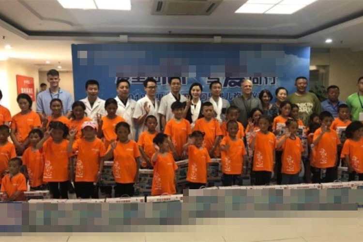 Hình ảnh Phạm Băng Băng tại bệnh viện nhanh chóng gây chú ý bởi đây là lần đầu tiên cô lộ diện trước công chúng sau loạt scandal. Ảnh: Sina